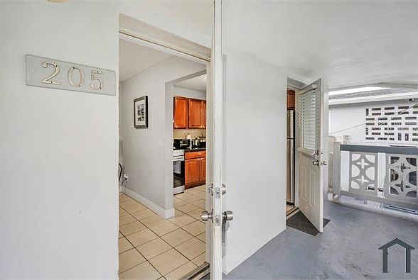 1st image of 626 SW 14th Ave #205