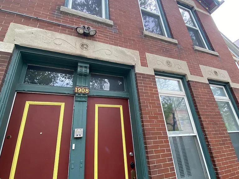 1908 W Wabansia Ave #1F — Photo 1