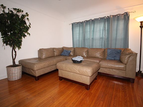 3rd image of 2106 W 80th St