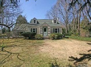 5 Cherry Ln, Huntington, NY 11743