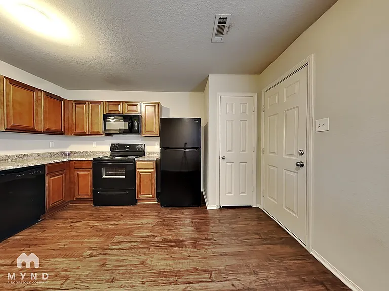 940 Pinehurst Loop — Photo 4