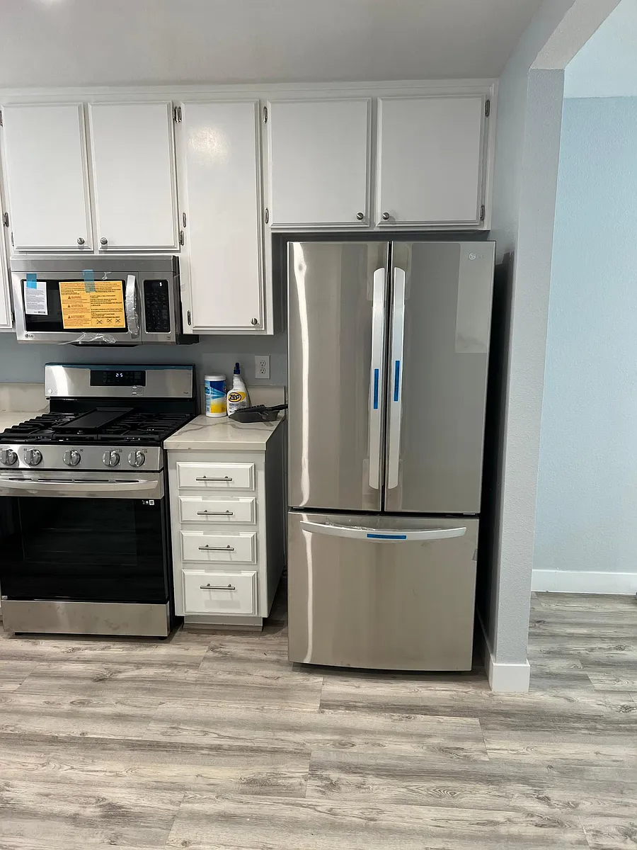 New appliances and kitchen cabinets - 301 W Wilson Ave #C