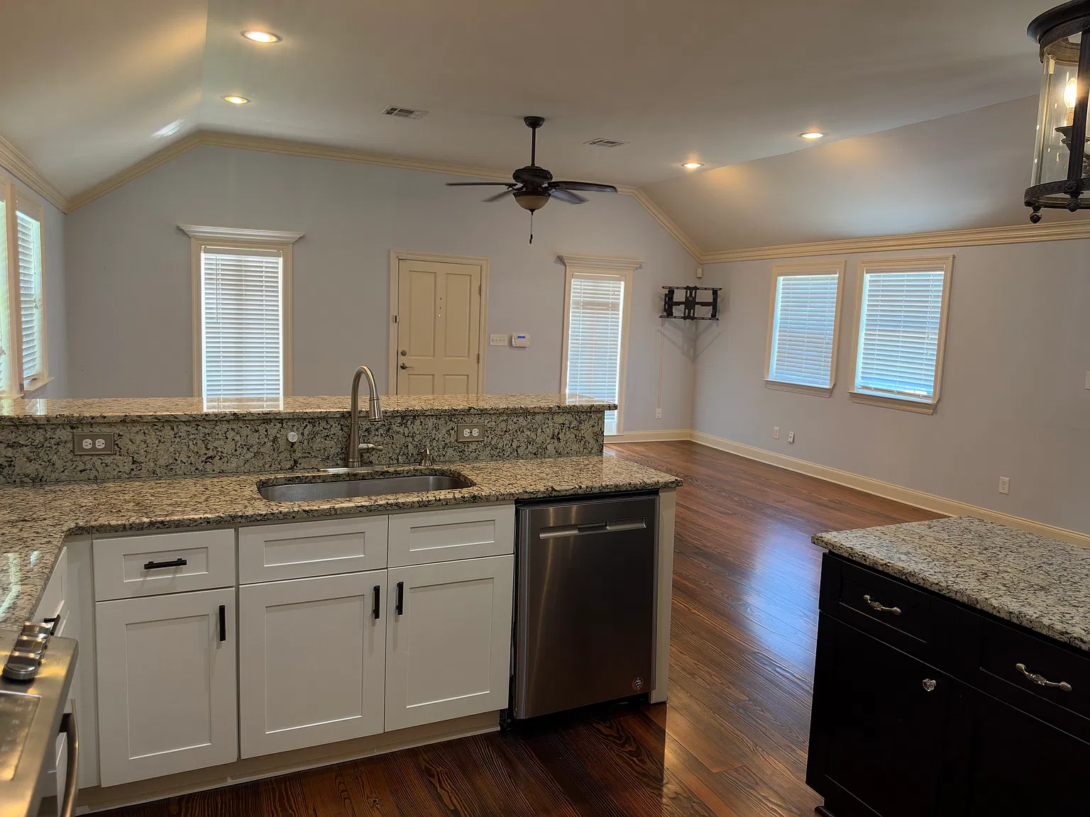3 bed, 1750 sqft, $2,375 — Photo 4