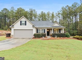 703 Grove Pointe Cir, Locust Grove, GA 30248