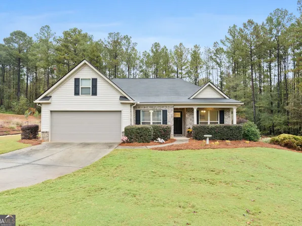 703 Grove Pointe Cir, Locust Grove, GA 30248