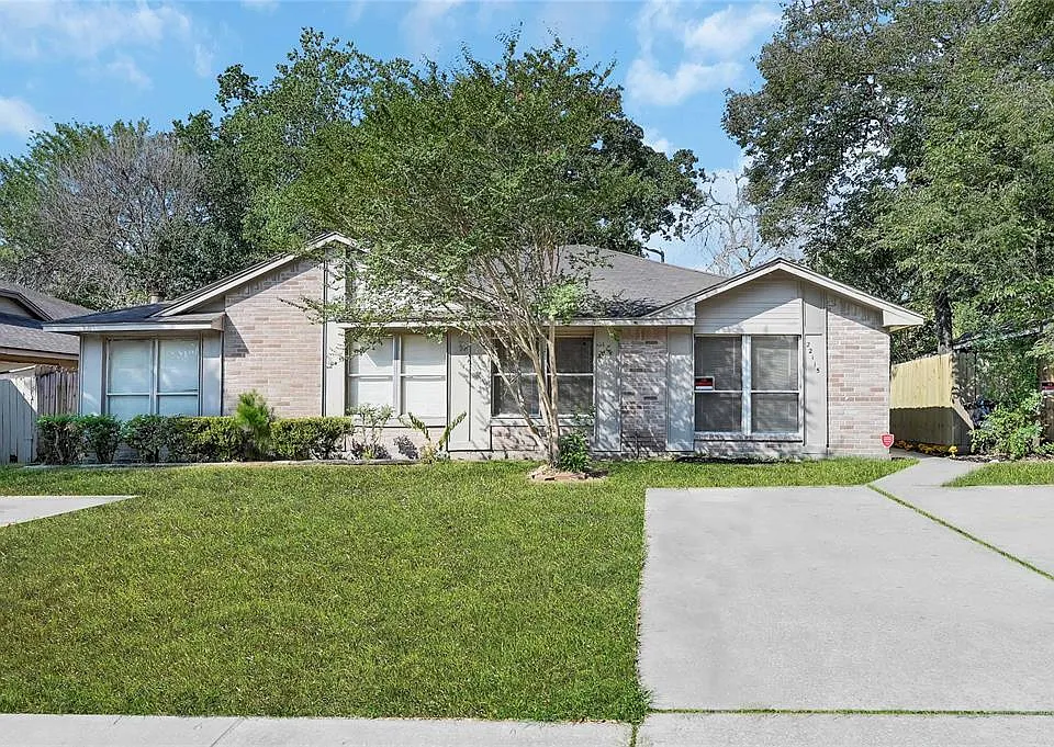 22115 Diane Dr