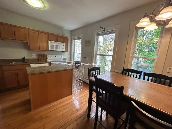 25 Rossmore St, Somerville, MA 02143