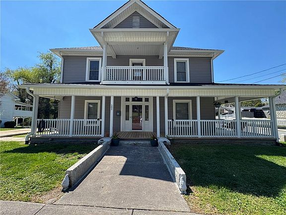 2nd image of 502 Spring St