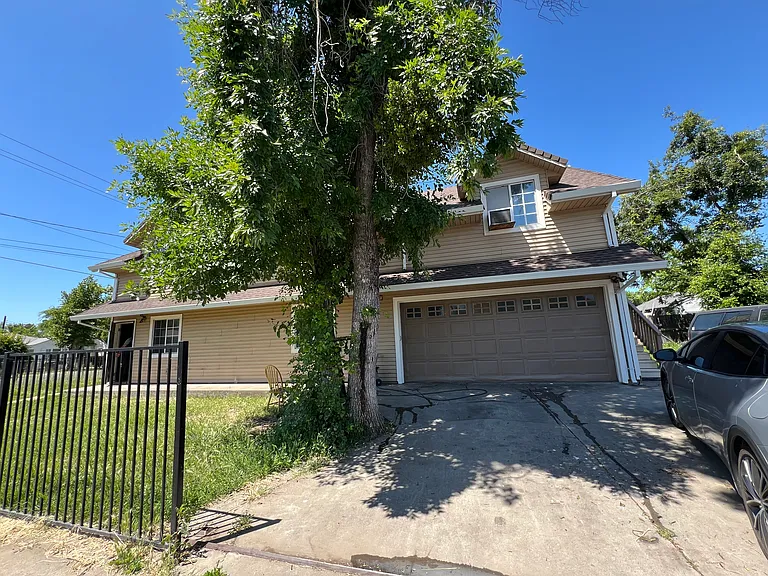 1657 Grand Ave — Photo 1