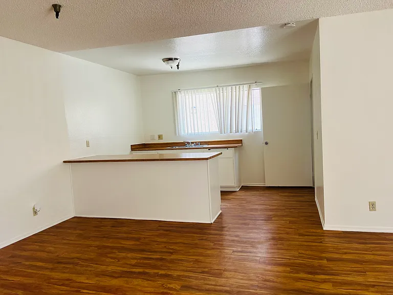 Cordary Apartments — Photo 9