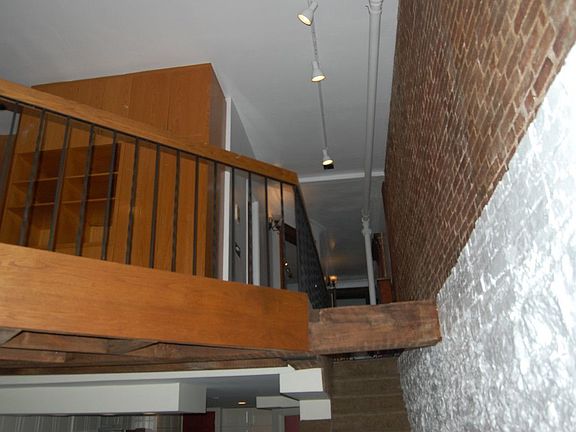 4th image of 66 W 83rd St