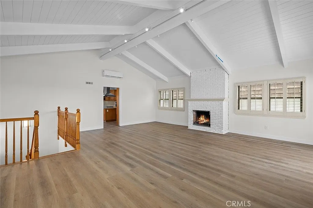 4 bed, 3.5 bath, 2467 sqft, $10,000 — Photo 2