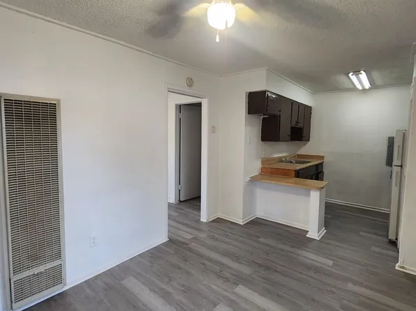 610 Ruiz St APT 2, San Antonio, TX 78207