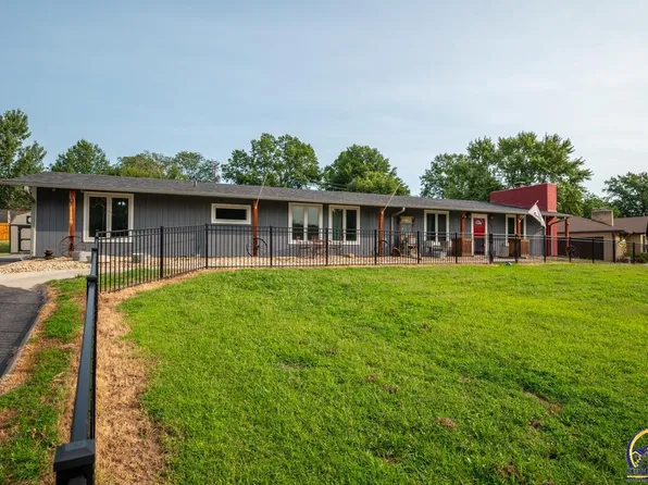 4738 SW Cedar Crest Rd, Topeka, KS 66606
