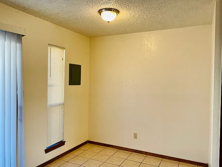 1901 E Lindsey St — Photo 74