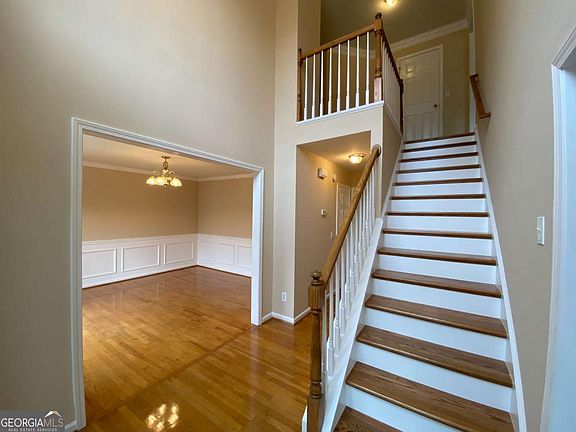 3rd image of 612 Braidwood Dr NW