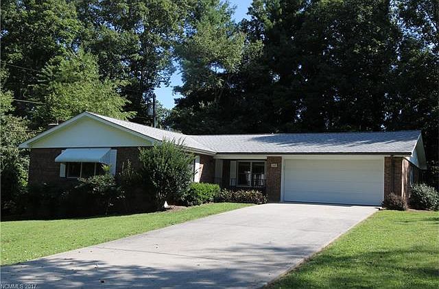 1st image of 1008 Carousel Ln
