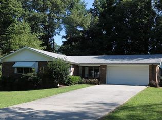 1008 Carousel Ln, Hendersonville, NC 28792