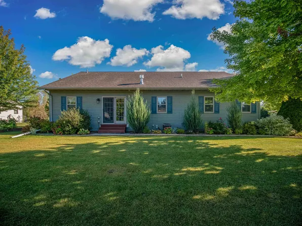 226 Yacoub Ln, Fond Du Lac, WI 54935