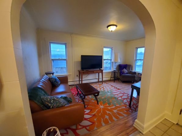 323 Squires Ave