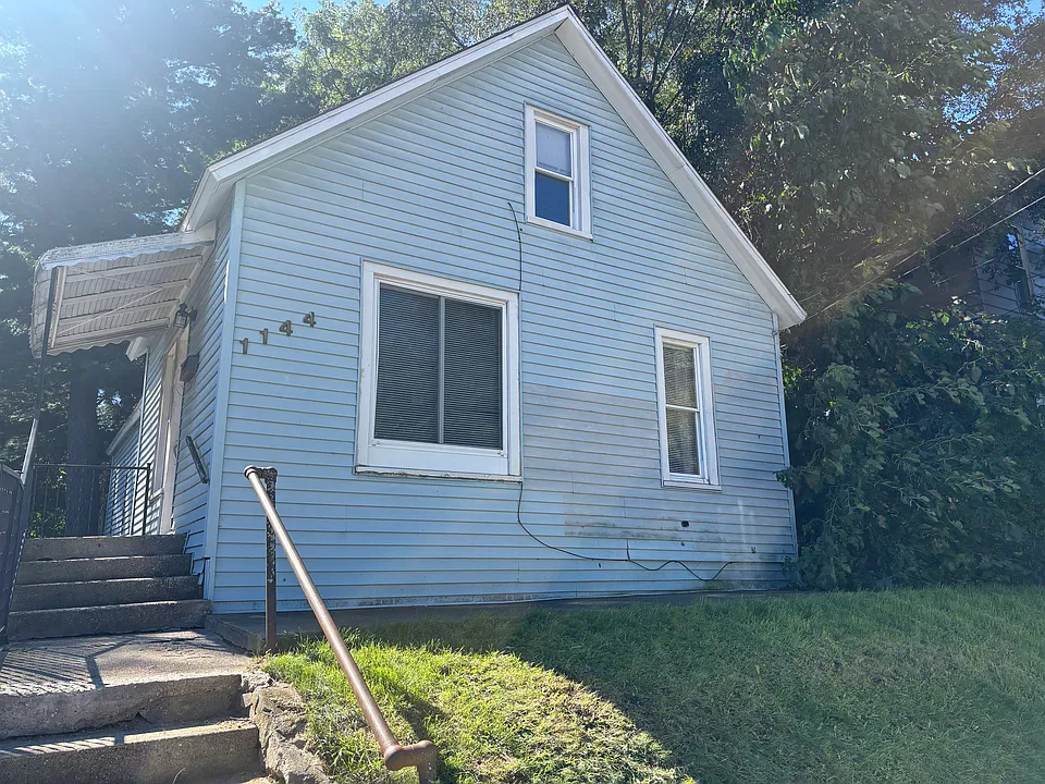 1144 Logan St SE