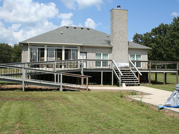 4th image of 690 Carole Anne Dr