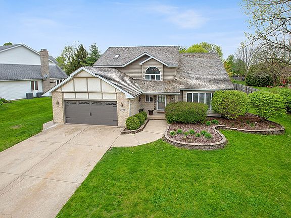 2nd image of 1016 Windsor Dr