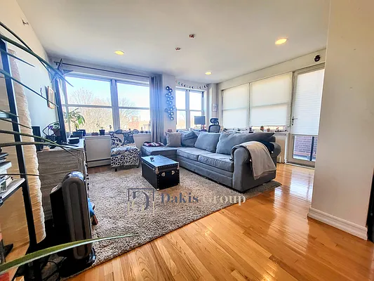 Rented by Dakis Group LLC | media 14