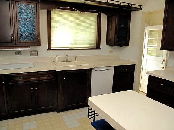 Built-in dual ovens, dishwasher, disposal, countertop range & refrigerator within arms length!