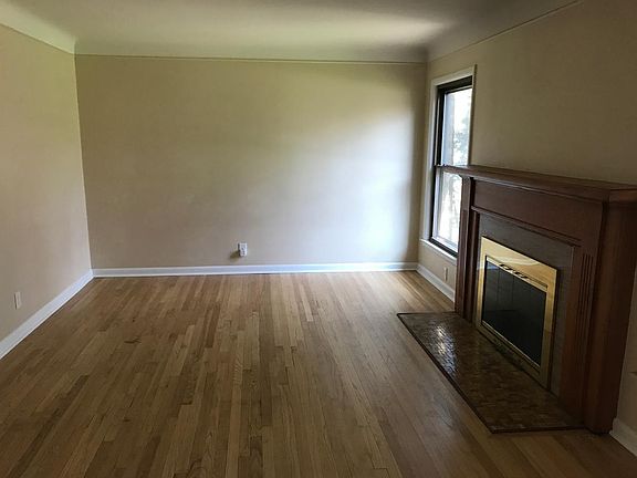 3rd image of 21881 Stratford Ave