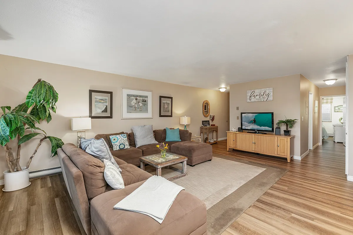 2 bed, 1200 sqft, $4,800 — Photo 4