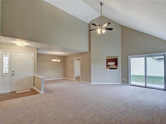 2nd image of 10947 N Mount St