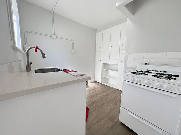 4th image of 1240 Dawson Ave #4
