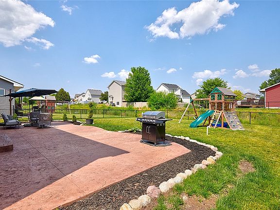 5th image of 1825 SE Waddell Way