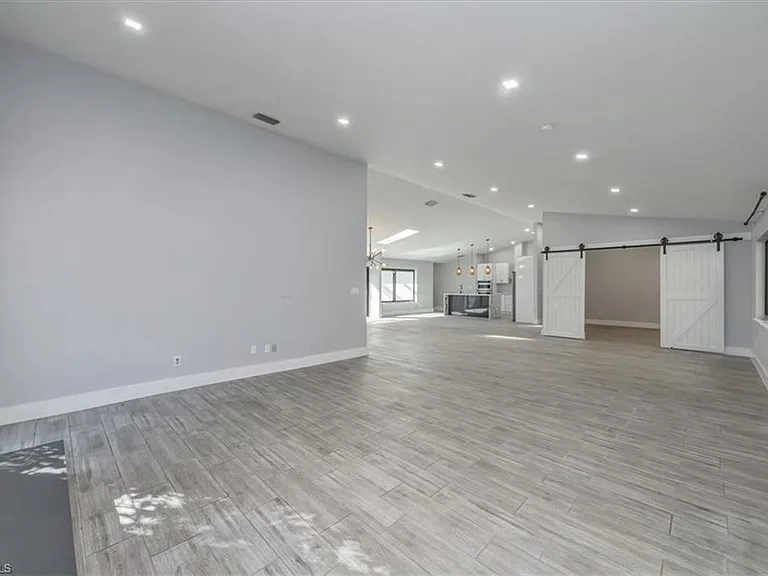 6161 Waxmyrtle Way — Photo 4