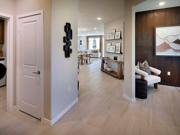 Mariposa Plan 2 Entry