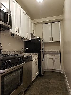5th image of 445 E 77th St APT 4R