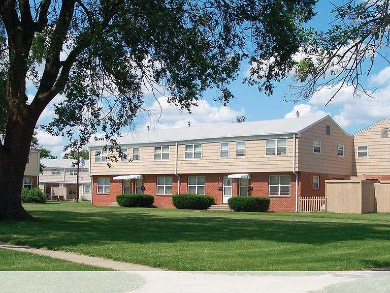 South Pointe Commons — Photo 15