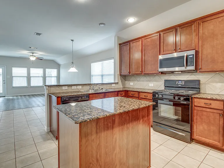 2100 Willow Creek Dr — Photo 24