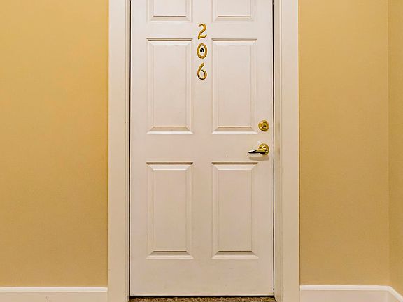 4th image of 301 S Walnut St APT 206