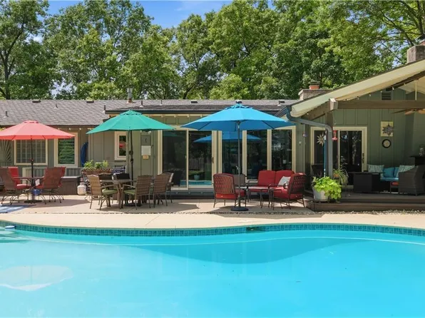 5204 W 83rd Ter, Prairie Village, KS 66207
