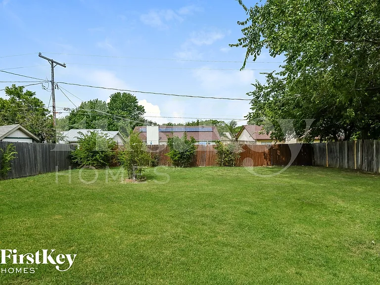 4912 Sandalwood Ln — Photo 15