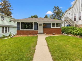 237 S James St, Waukesha, WI 53186