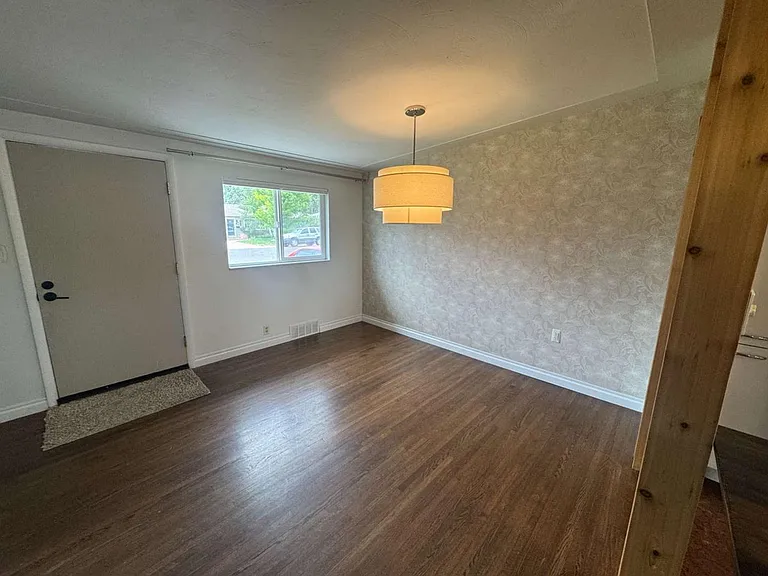 5390 S Greenwood St — Photo 3