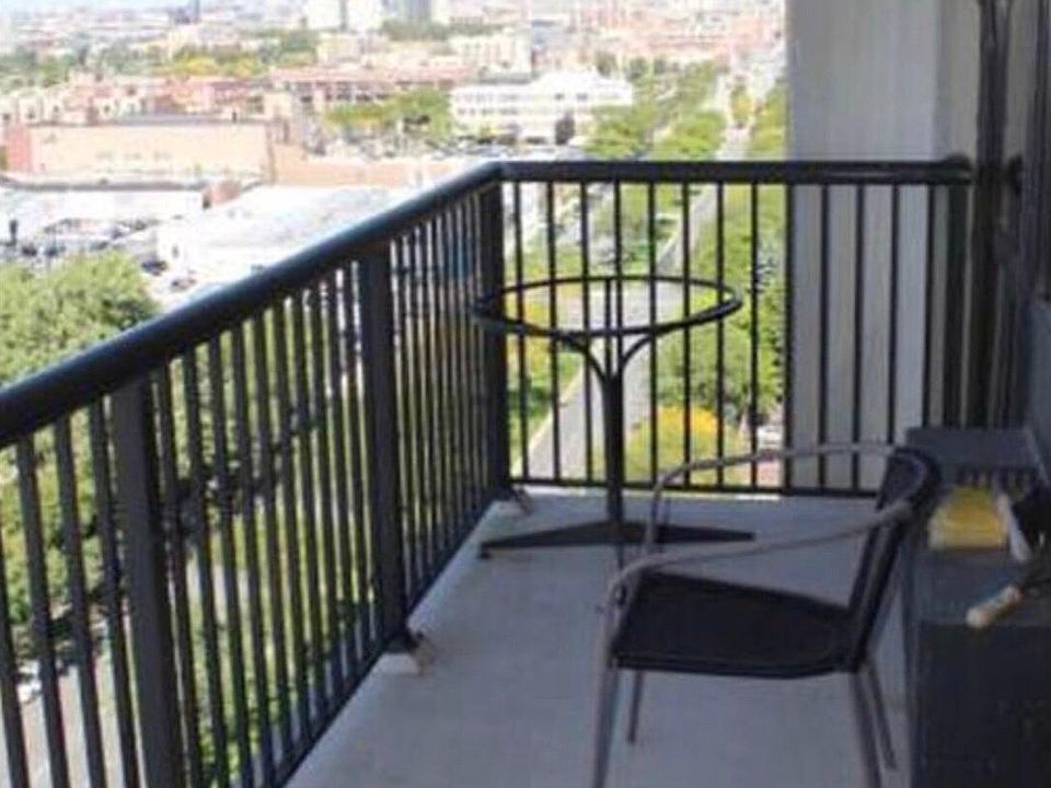 2nd image of 2901 S Michigan Ave APT 507