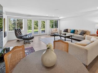 933 Eyremount Dr, West Vancouver, BC