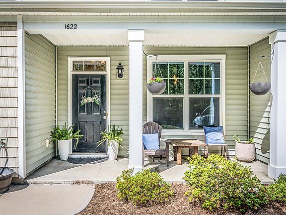 3rd image of 1622 Saint Johns Parrish Way