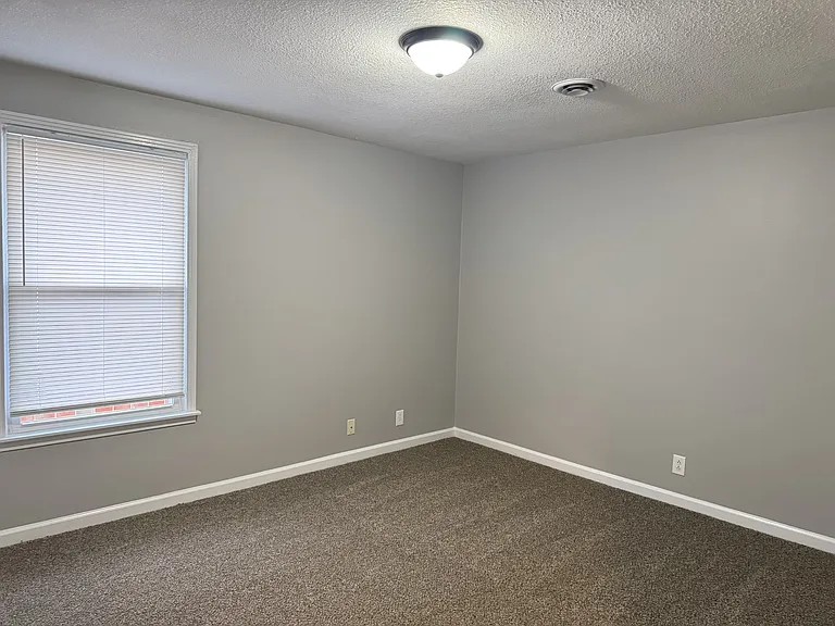 528 Main St #8 — Photo 9