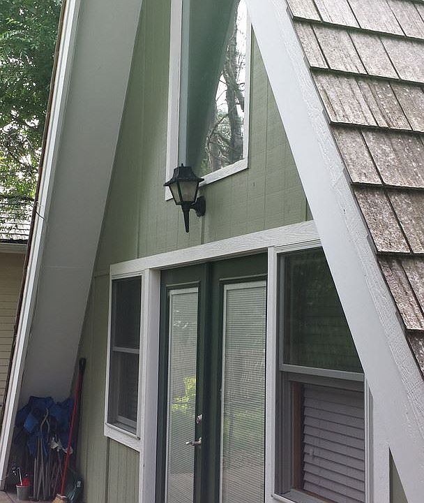 2nd image of 709 E Baseline Rd APT B