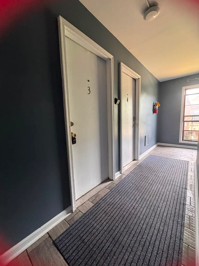 P049 / 2902 Apt 3 - 31 Street - 3 — Photo 3